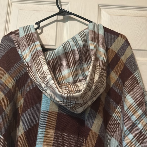 NWT Hooded Shawl cape - Picture 3 of 3